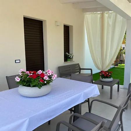 Hibiscus Villa *